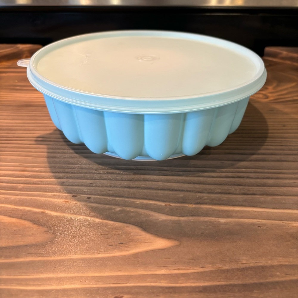 Vintage Tupperware Jell-O Mold 9inch diameter Mint Green EUC